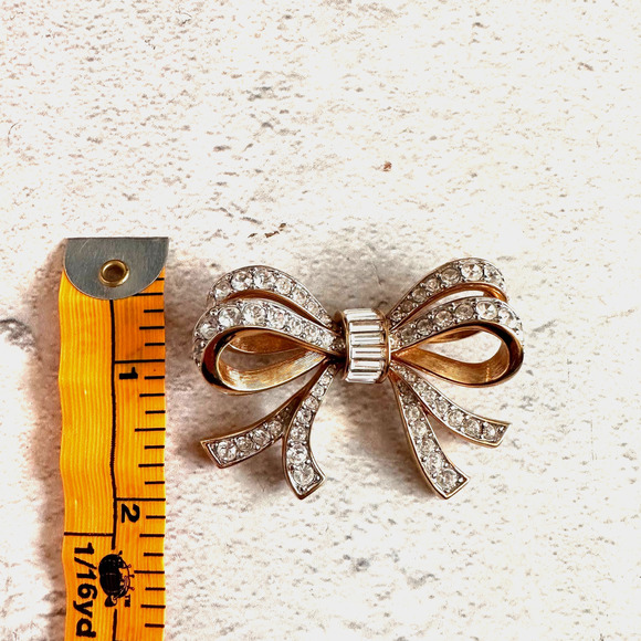 Vintage Swarovski Brooch | Gold Bow Pin | Signed DSCo - Picture 2 of 6